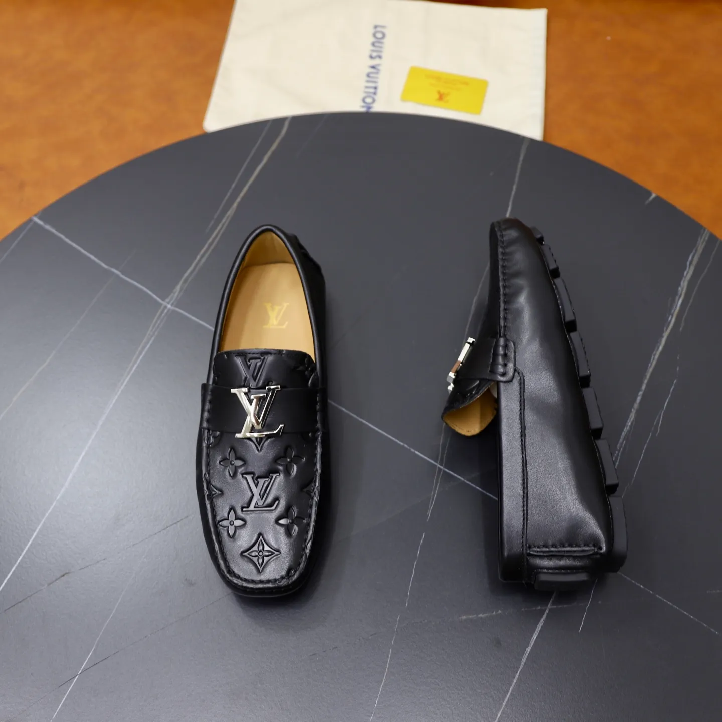 Ex-factory price: 480💰【LV】Louis Vuitton ⚠️High-end men’s driving and pedal series ⚠️38-44 (customized for 45) ⚠️All original cowhide leather! Thick and soft! Made entirely of calfskin lining! Rubber sheet anti-slip beanie sole! Three-dimensional package technology! Fashionable and classic! Handicrafts! Original high quality! Feel free to compare!